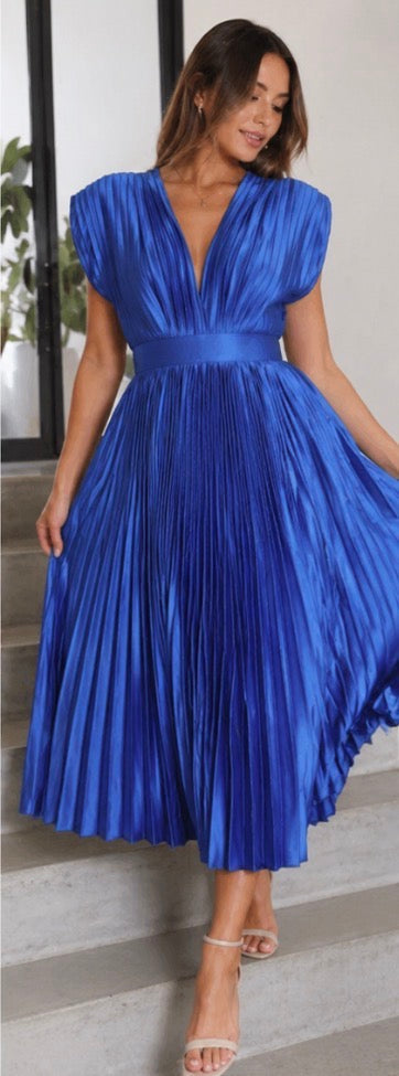 Evie Melbourne™ | Timeless Pleated Midi Dress