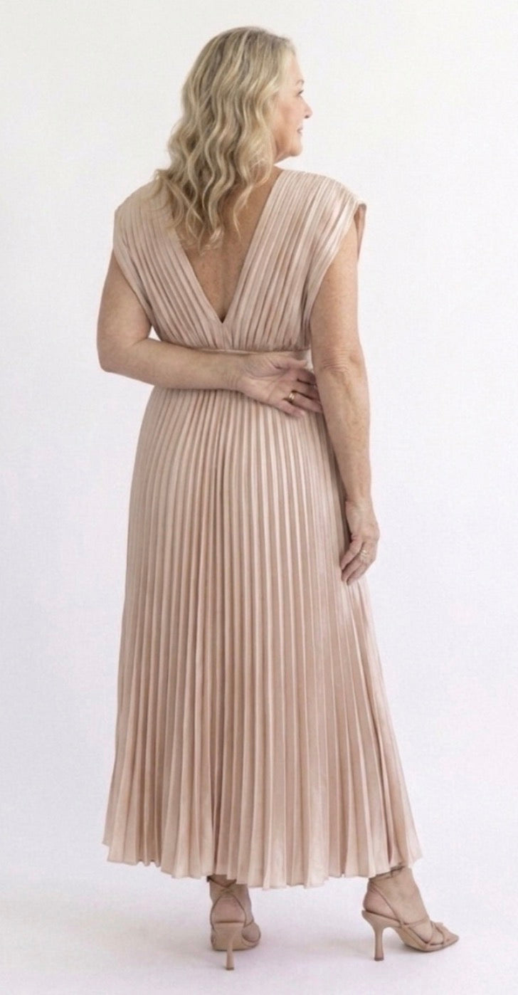 Evie Melbourne™ | Timeless Pleated Midi Dress