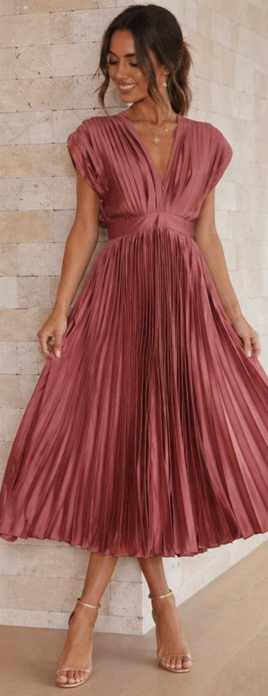 Evie Melbourne™ | Timeless Pleated Midi Dress