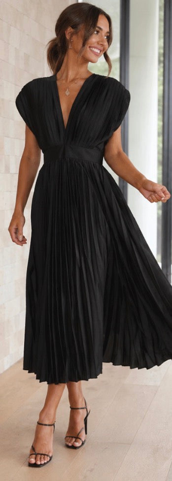 Evie Melbourne™ | Timeless Pleated Midi Dress