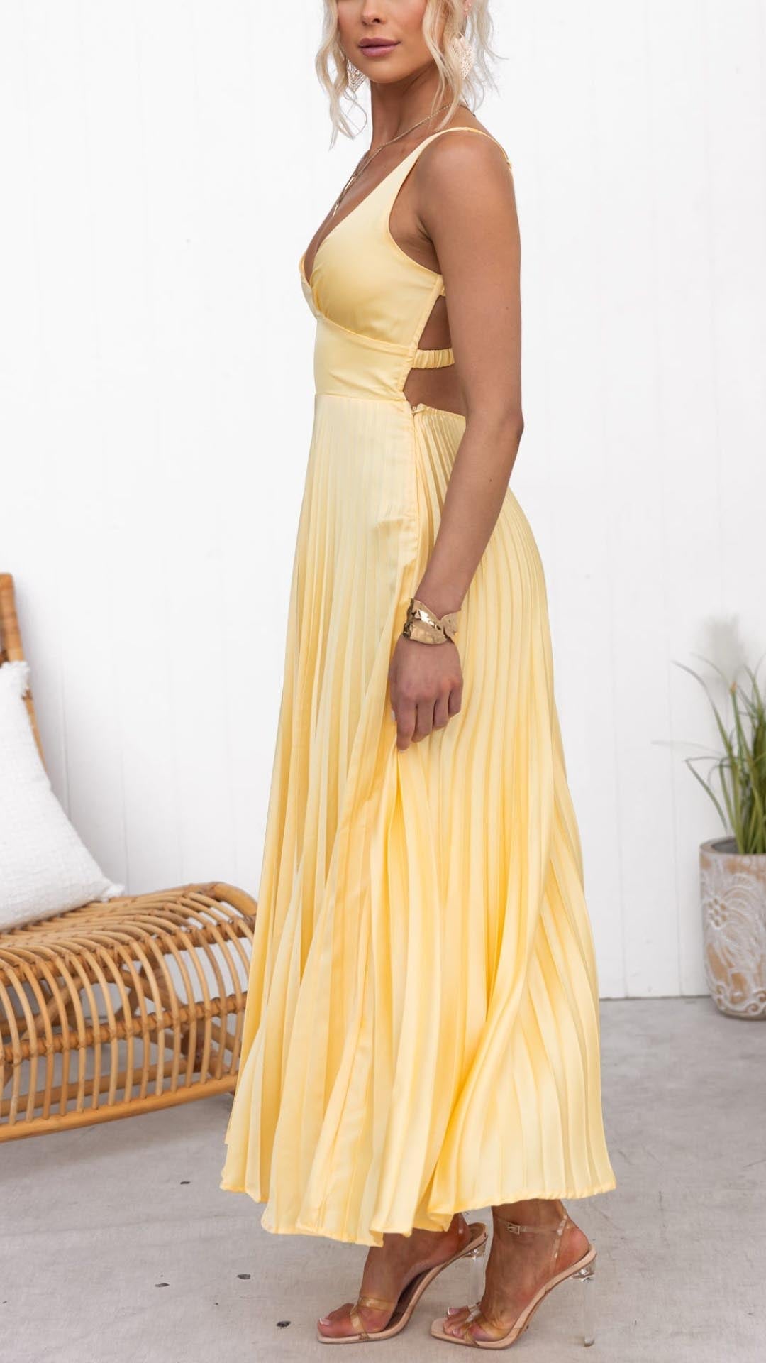 Evie Melbourne™ | Pleated V-Neck Maxi Dress